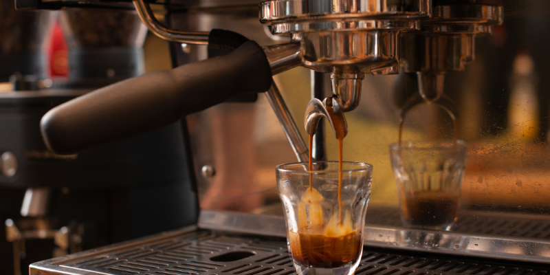 Las 4 Mejores Cafeteras para Restaurantes: Cómo Elegir la Ideal para tu Negocio 1 Esspresso