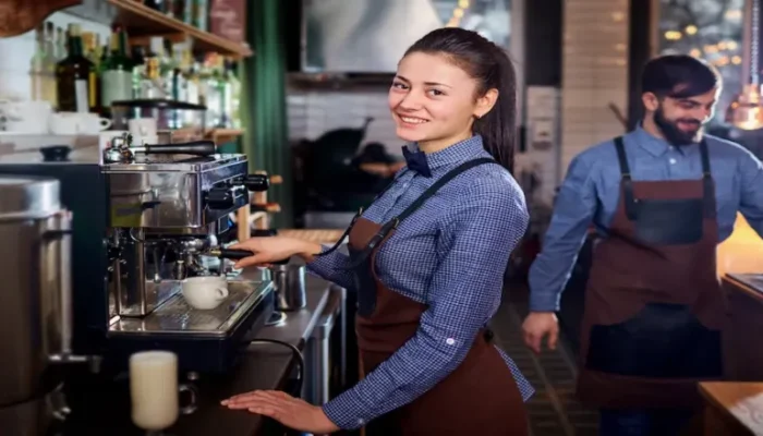 Diferencias entre Barista y Bartender: Especialización, técnicas y perfiles en la hostelería moderna