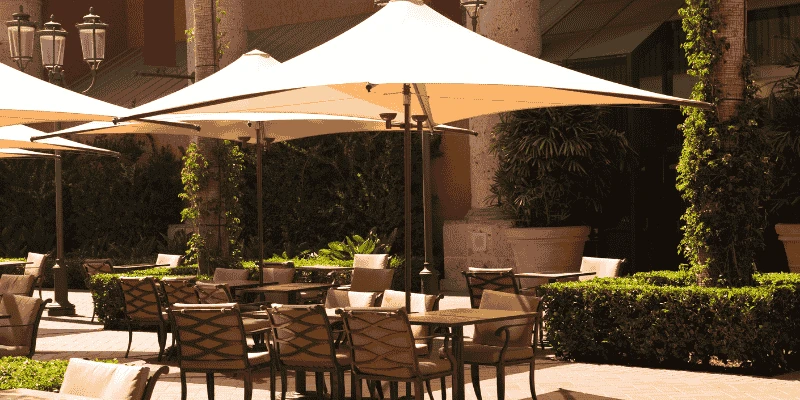 5 Consejos para Decorar Terrazas y Jardines para el Verano 4 Comandator-Asegúrate de tener Sombras y Protección solar para el verano